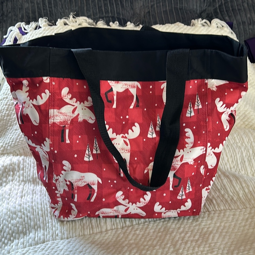 Thirty-one essential tote bag in red moose print.